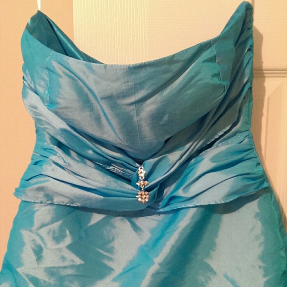 Dress - Picture 3 of 4