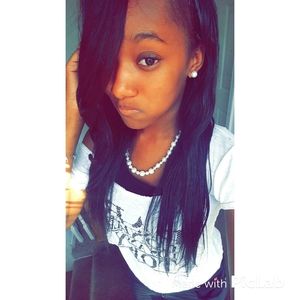 Meet your Posher, Akia