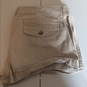 American Eagle beige shorty shorts.