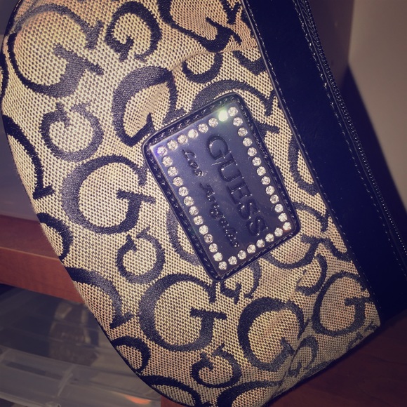 Medium sized Guess Clutch