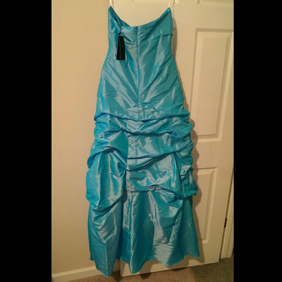 Dress - Picture 2 of 4