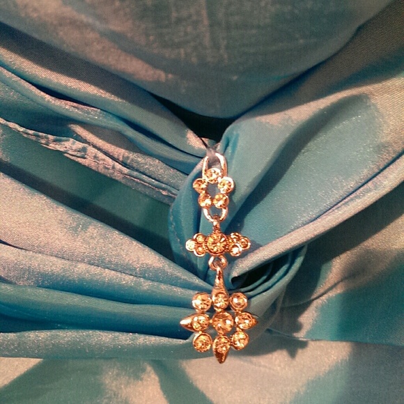 Dress - Picture 4 of 4