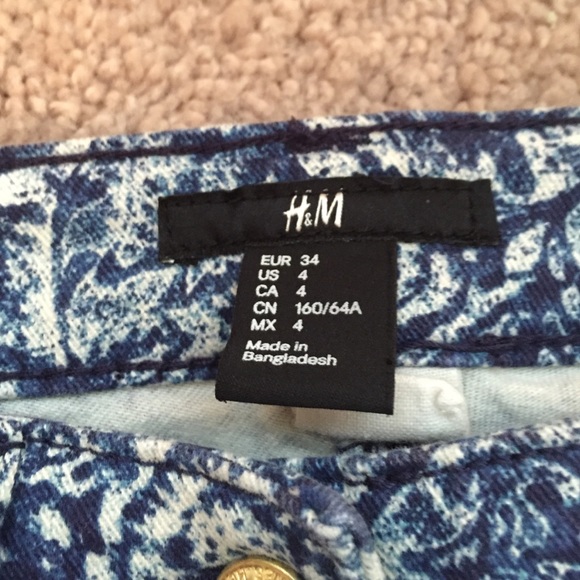 h&m size 4 printed jeans - Picture 3 of 4
