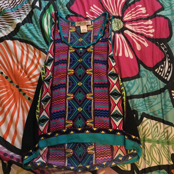 Colorful top, no sleeves