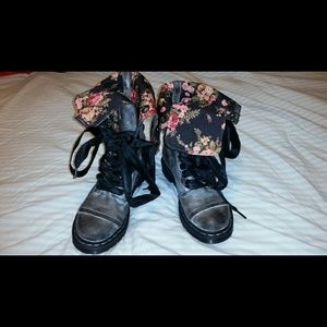 Dr. Martens Triumph Boots