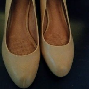 Nude corsi como kitten heels