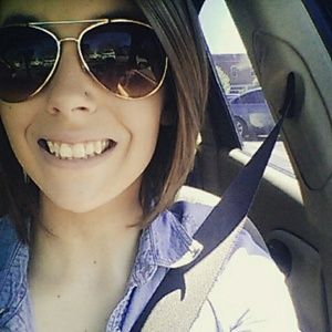 Meet your Posher, Kayla