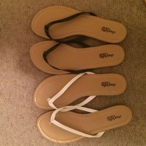 BUNDLE of CR flip flops NWOT