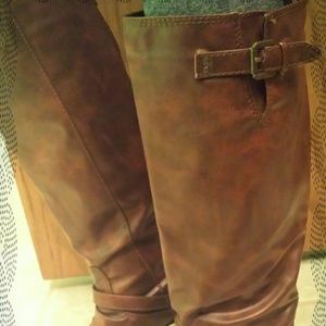 Zip-up Boots with Buckles