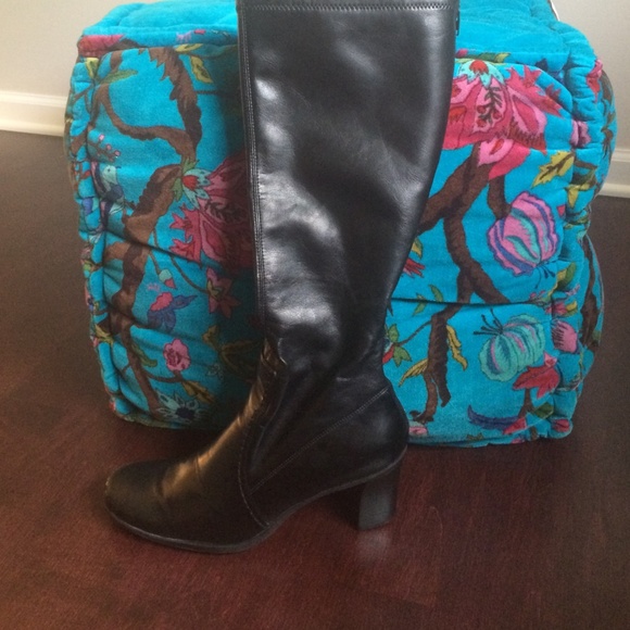 Knee high boots for the everyday wear