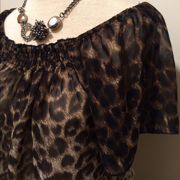 ⬇️Buckle Cheetah Top - Picture 2 of 4