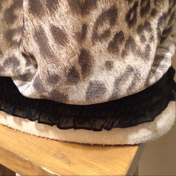 ⬇️Buckle Cheetah Top - Picture 3 of 4