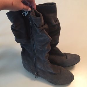Suede gray boots!