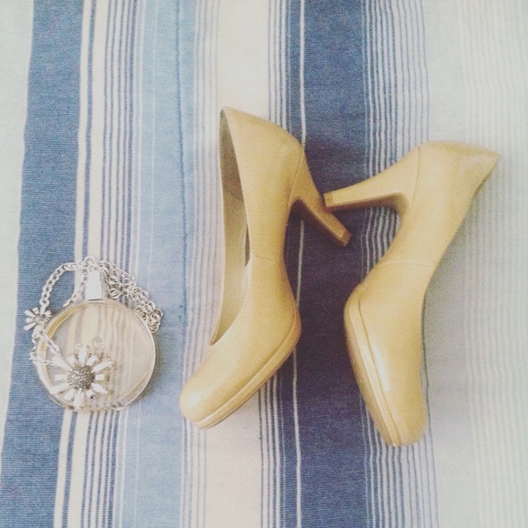 ✨ Nude Heels ✨