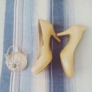 ✨ Nude Heels ✨