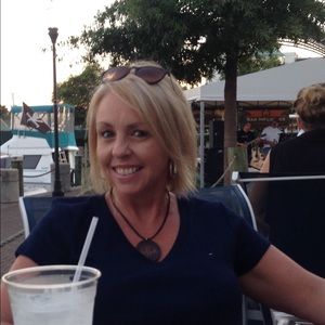 Meet your Posher, Laurie