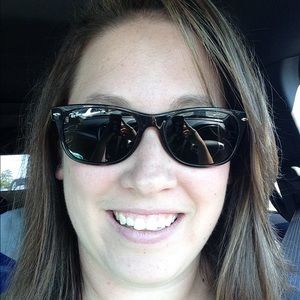 Meet your Posher, Caitlin