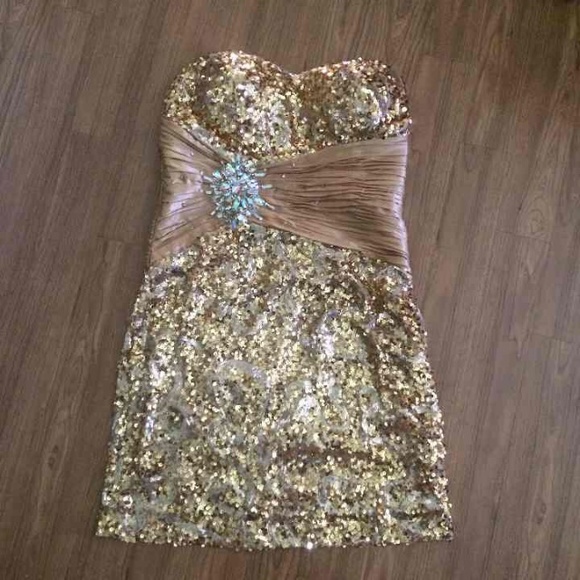 Gold sequenced homecoming dress - Picture 2 of 4