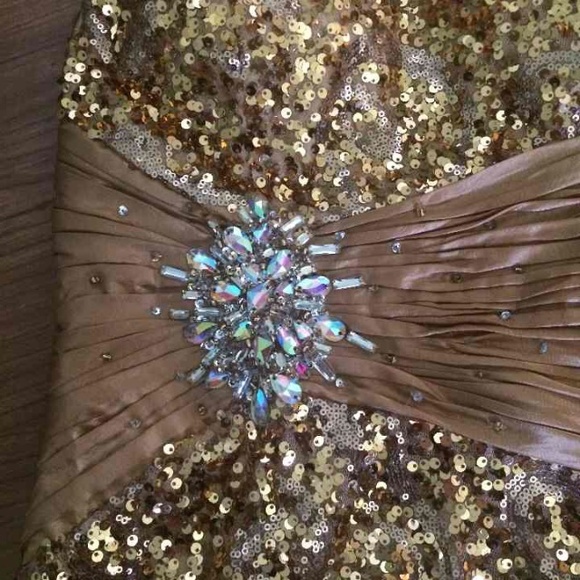 Gold sequenced homecoming dress - Picture 4 of 4