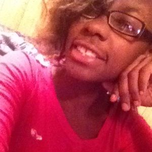 Meet your Posher, Dominique