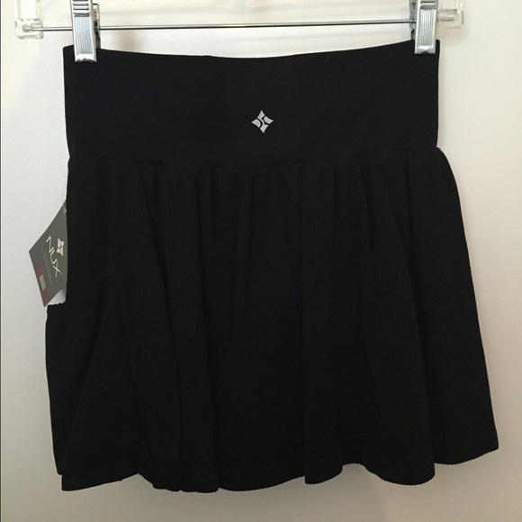 โ๏ธSOLDโ๏ธHOST PICK ๐๐ปRUNNING SKIRT W/POCKET. NEW - Picture 2 of 4
