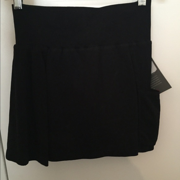 โ๏ธSOLDโ๏ธHOST PICK ๐๐ปRUNNING SKIRT W/POCKET. NEW - Picture 3 of 4