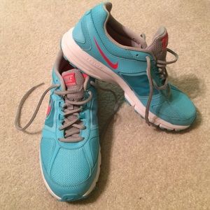 Size 9.5 Nike air relentless 3