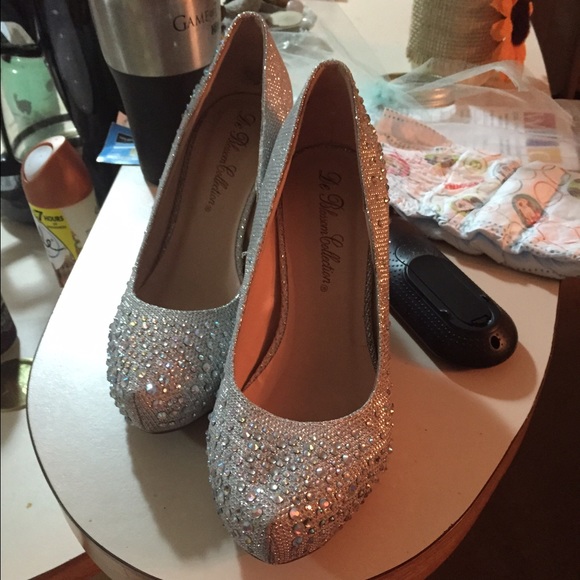 Size 7 sparkly silver heels