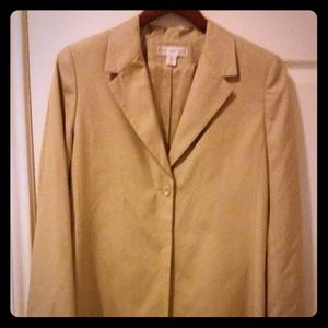 One Button Beige 3/4 trench blazer