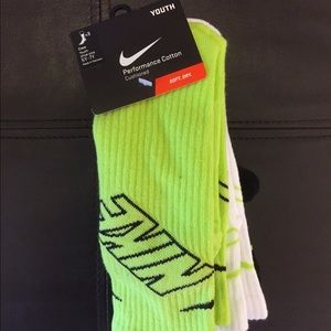 ⚡️FLASH SALE⚡️NWT Nike compression socks
