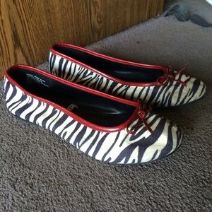 Xhiliration Zebra Flats