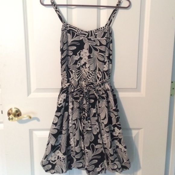 NWOT Floral Pattern Sleeveless Dress