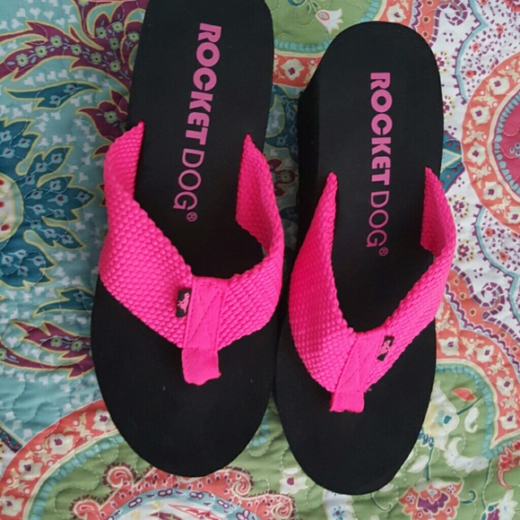 Size 9 Rocket Dog Platform Flip Flops New w/o tags