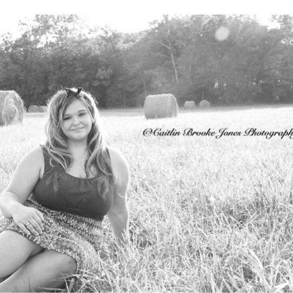 Meet your Posher, Cassandra - Picture 1 of 1