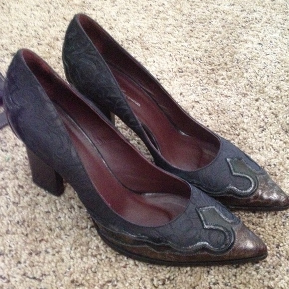Nice almost new heels - Picture 1 of 3