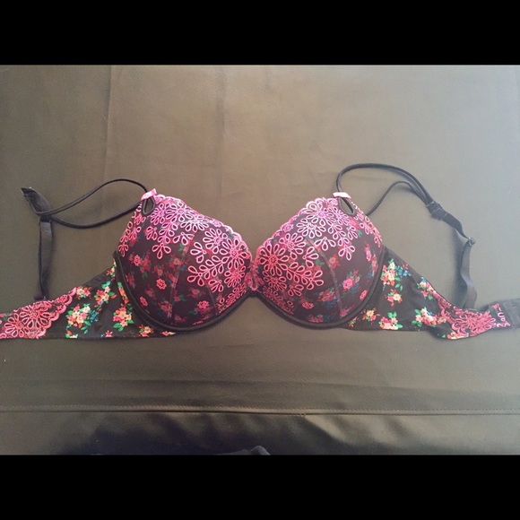 Victoria's Secret Sz 36D worn a few times!!