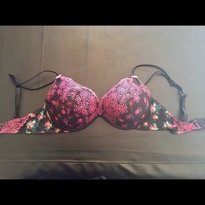 Victoria's Secret Sz 36D worn a few times!!