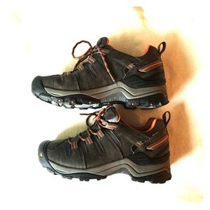 Men's Size 7.5 Keen Gypsum hiking shoes NWOB