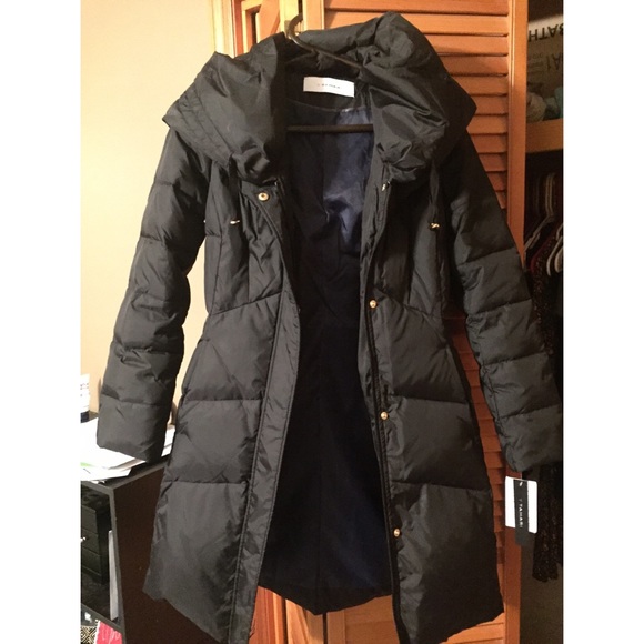 BRAND NEW TAHARI PUFFER COAT