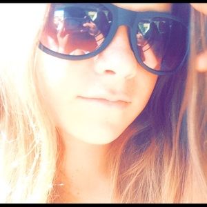 Meet your Posher, Christy