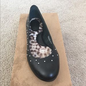 Born Karole Flats- black