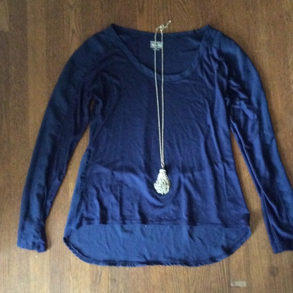 SOLD {sale}Top w/ high-low hem - Picture 2 of 4