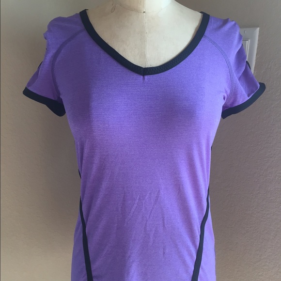 Lululemon size 6 short sleeve top size 6.