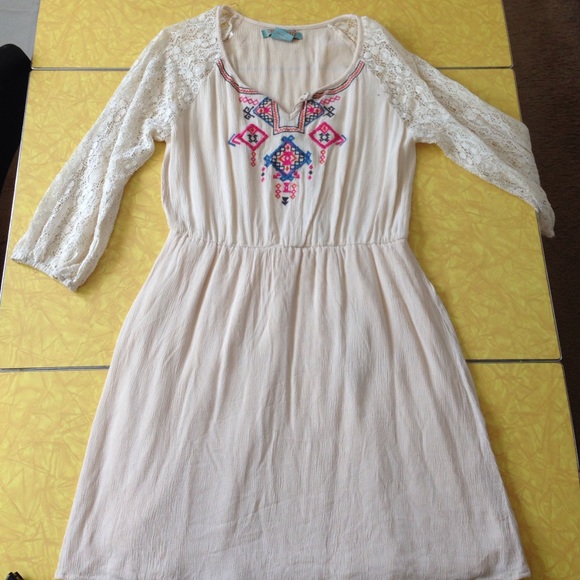 Bohemian embroidered lace sleeve peasant dress