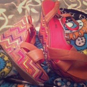 Cute American eagle wedges