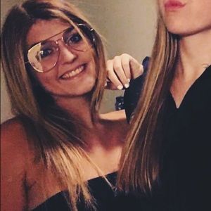 Meet your Posher, Chloe