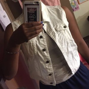 White vest with no sleeves
