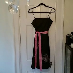 *Elegant Laundry by Shelli Segal Dress