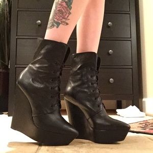 28Ⓜ️ Aldo black leather laced up wedge heels