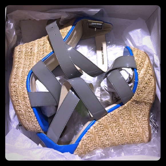 Forever 21 wedges brand new!! Size 7